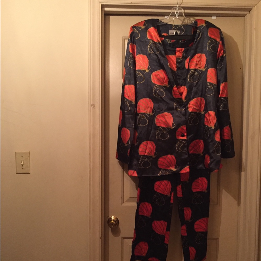 2 piece lounge set.